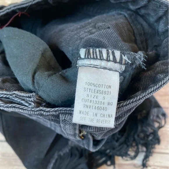 NWT Signature 8 black high waist distressed shorts small - Picture 5 of 5